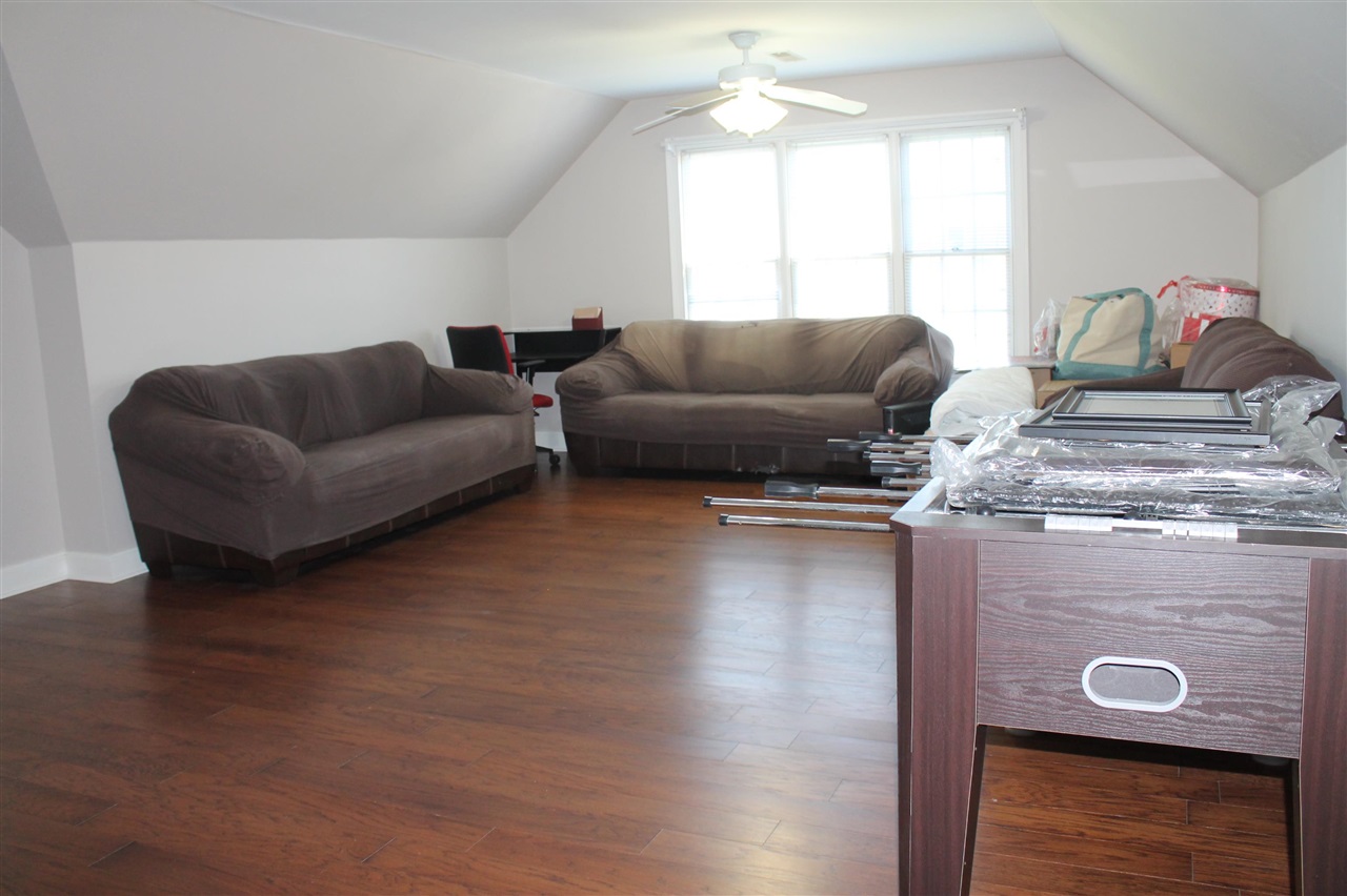 Bowling Green, Kentucky, 42104, United States, 5 Bedrooms Bedrooms, ,3 BathroomsBathrooms,Residential,For Sale,1827848