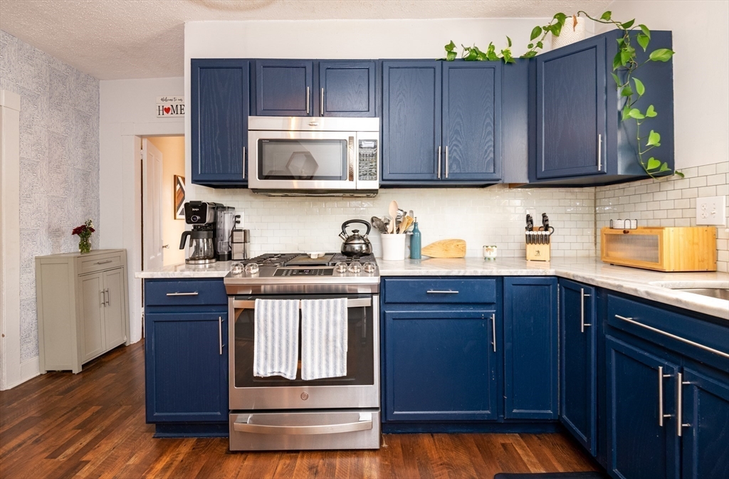 Salem, Massachusetts, 01970, United States, 3 Bedrooms Bedrooms, ,2 BathroomsBathrooms,Residential,For Sale,1990953