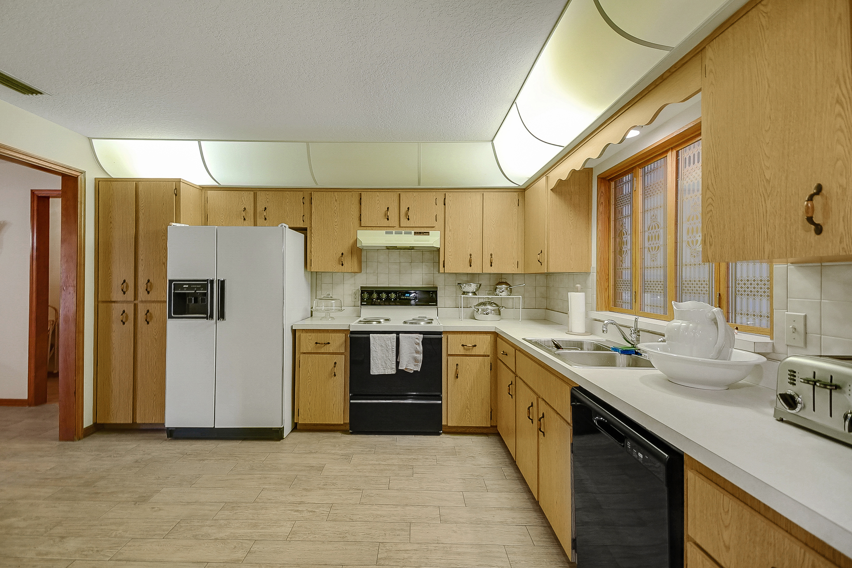 Lady Lake, Florida, 32159, United States, 4 Bedrooms Bedrooms, ,2 BathroomsBathrooms,Residential,For Sale,1873535