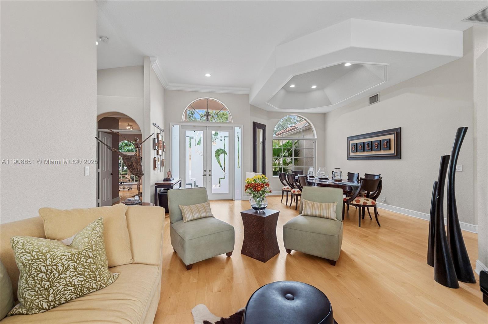 Weston, Florida, 33332, United States, 5 Bedrooms Bedrooms, ,4 BathroomsBathrooms,Residential,For Sale,1987743