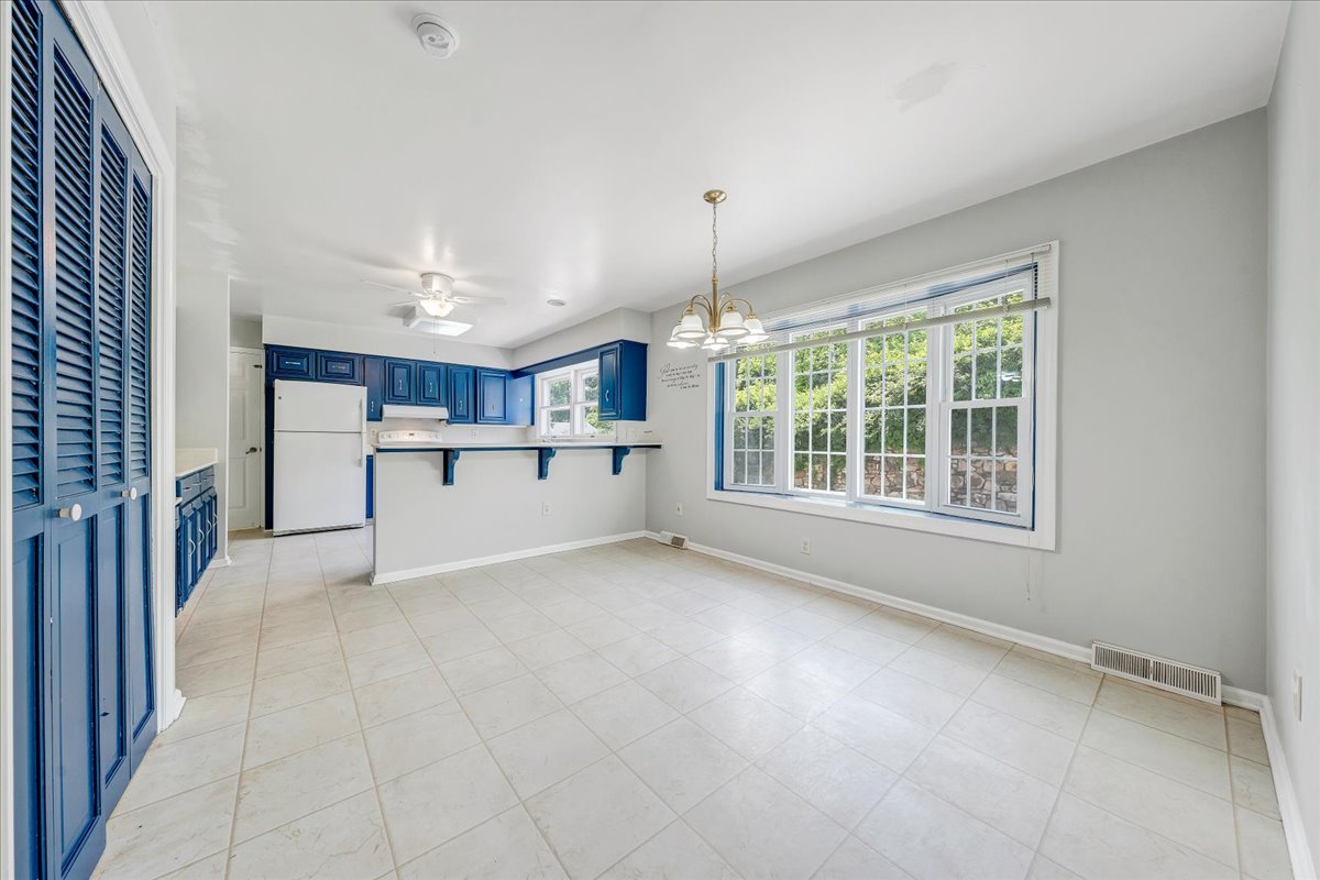 Roanoke, Virginia, 24015, United States, 5 Bedrooms Bedrooms, ,3 BathroomsBathrooms,Residential,For Sale,2043623