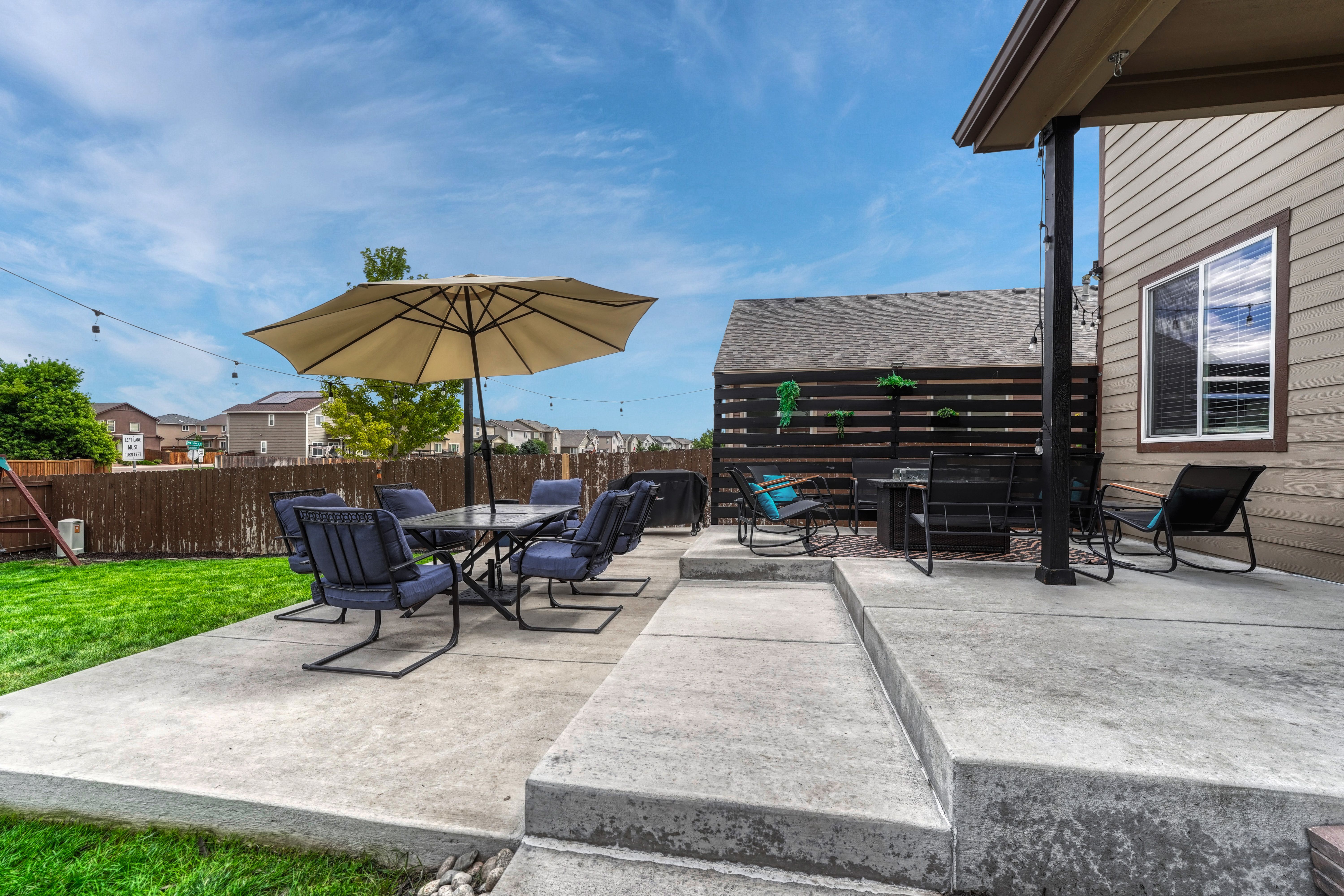  Exceptionally Updated Residence in The Meadows at Lorson Ranch - 物件實景