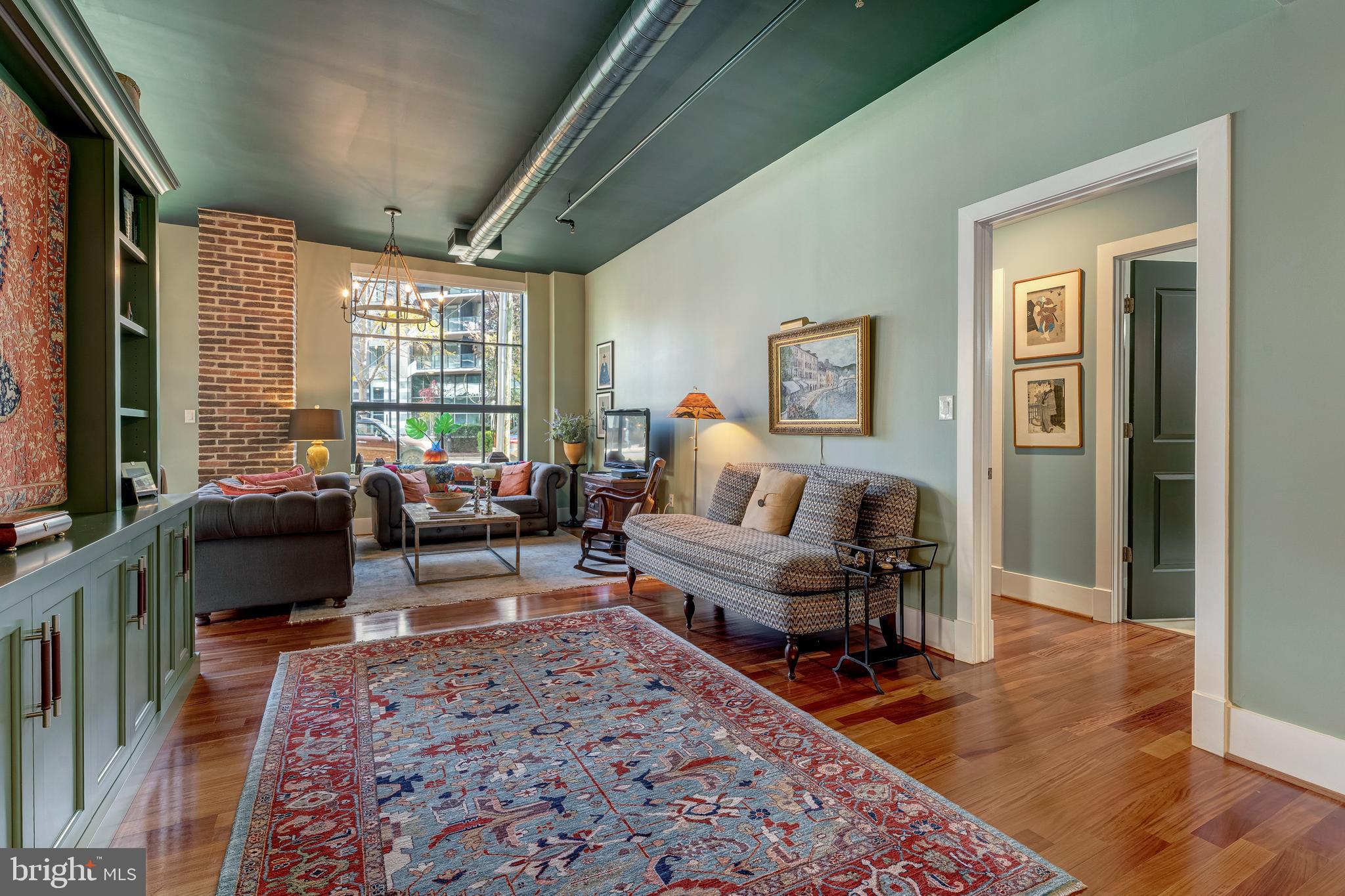 Arlington, Virginia, 22209, United States, 2 Bedrooms Bedrooms, ,2 BathroomsBathrooms,Residential,For Sale,1992776