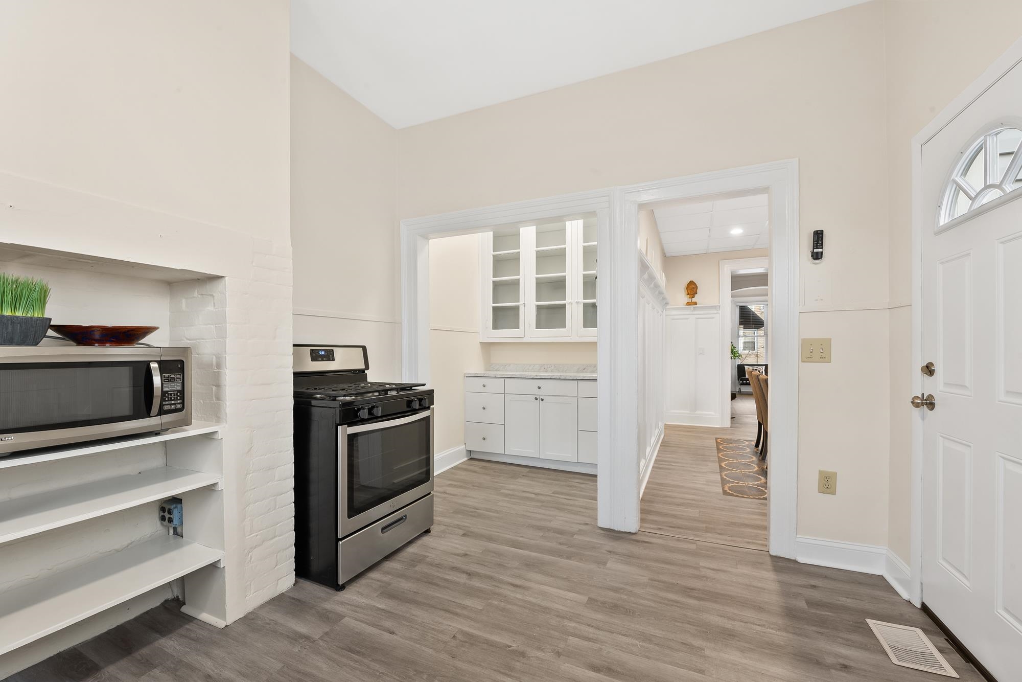 Union City, New Jersey, 07087, United States, 3 Bedrooms Bedrooms, ,2 BathroomsBathrooms,Residential,For Sale,2002067