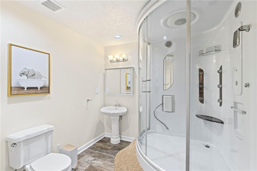 Kansas City, Kansas, 66103, United States, 3 Bedrooms Bedrooms, ,3 BathroomsBathrooms,Residential,For Sale,1906433