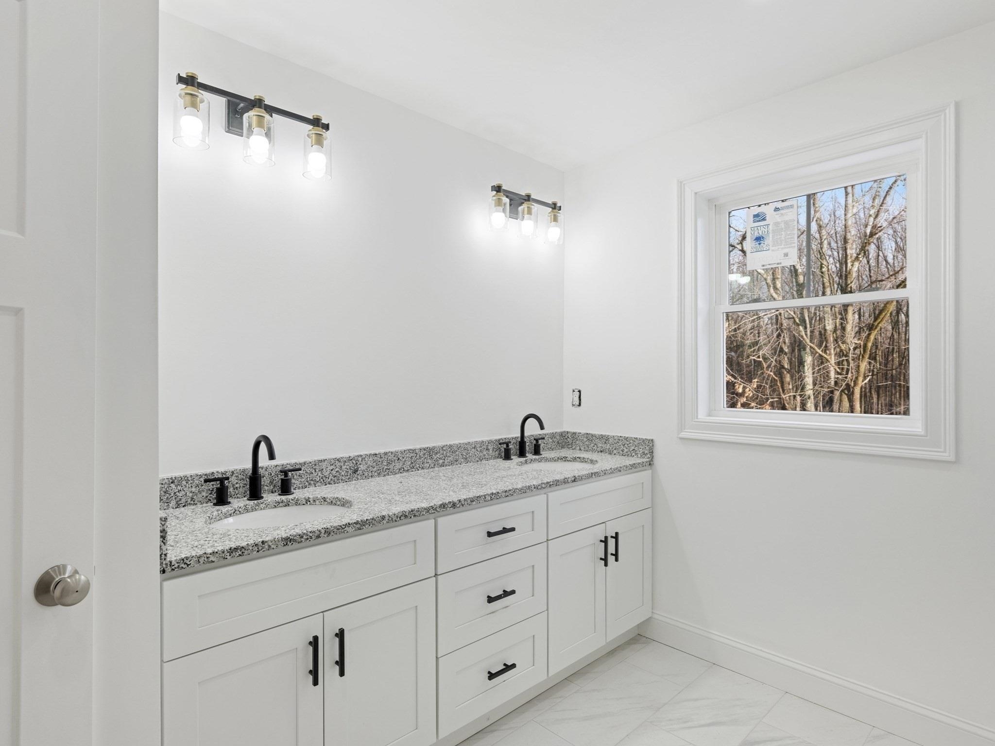 Plaistow, New Hampshire, 03865, United States, 3 Bedrooms Bedrooms, ,2 BathroomsBathrooms,Residential,For Sale,1932587