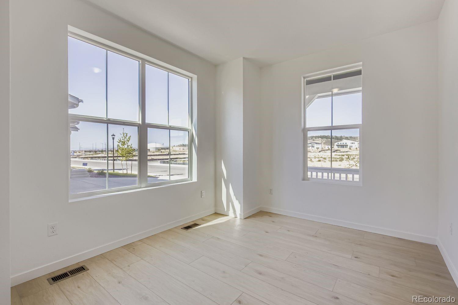 Loveland, Colorado, 80538, United States, 4 Bedrooms Bedrooms, ,2 BathroomsBathrooms,Residential,For Sale,1986259