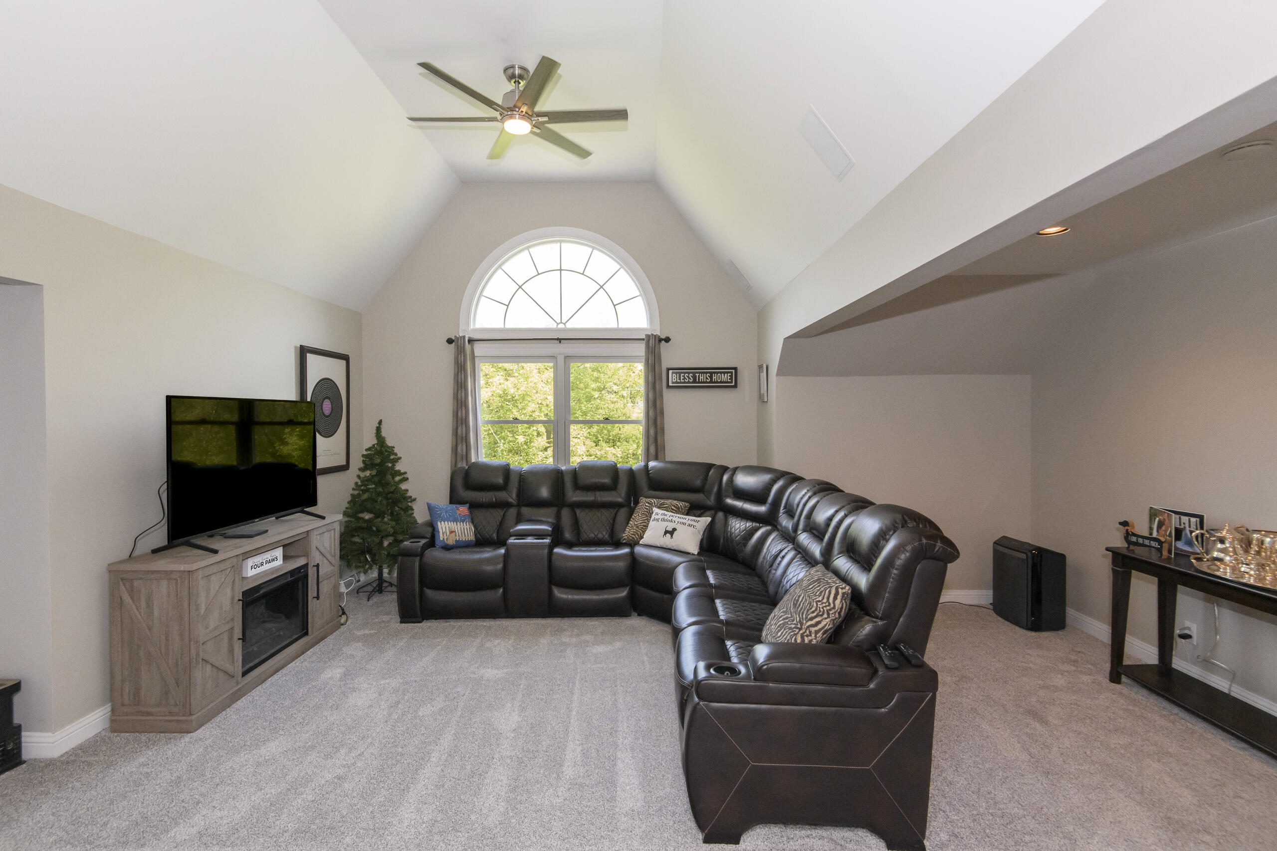 Wind Point, Wisconsin, 53402, United States, 4 Bedrooms Bedrooms, ,3 BathroomsBathrooms,Residential,For Sale,2048507