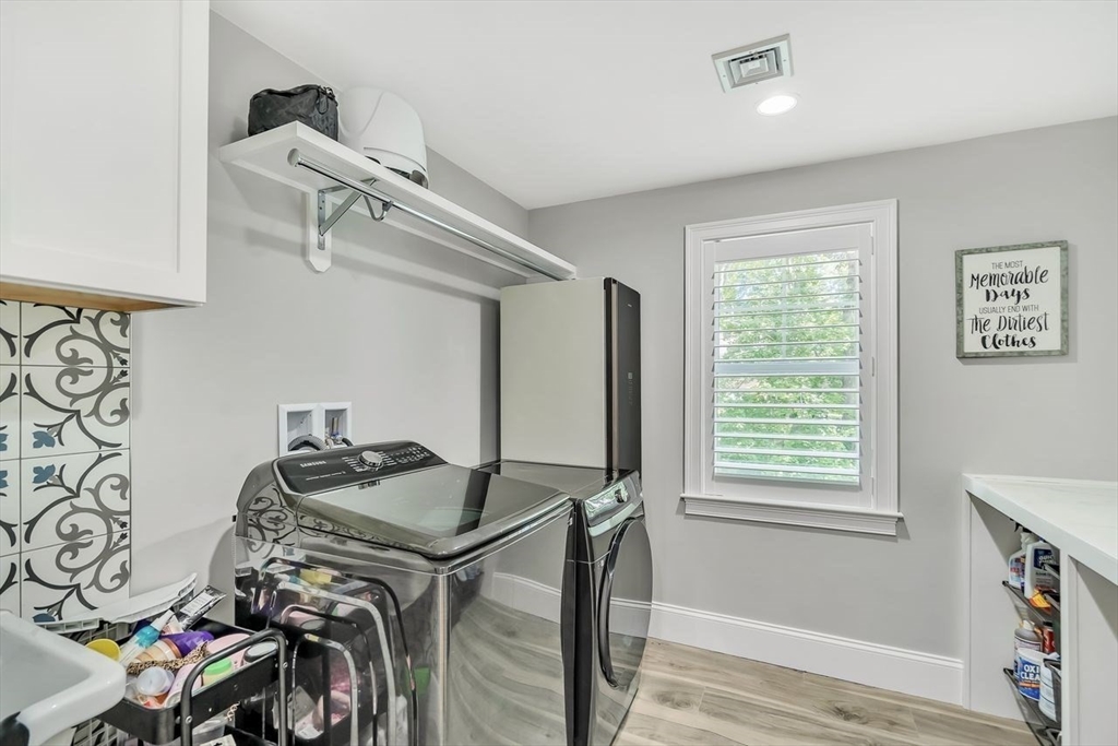 Bedford, Massachusetts, 01730, United States, 5 Bedrooms Bedrooms, ,5 BathroomsBathrooms,Residential,For Sale,1940656
