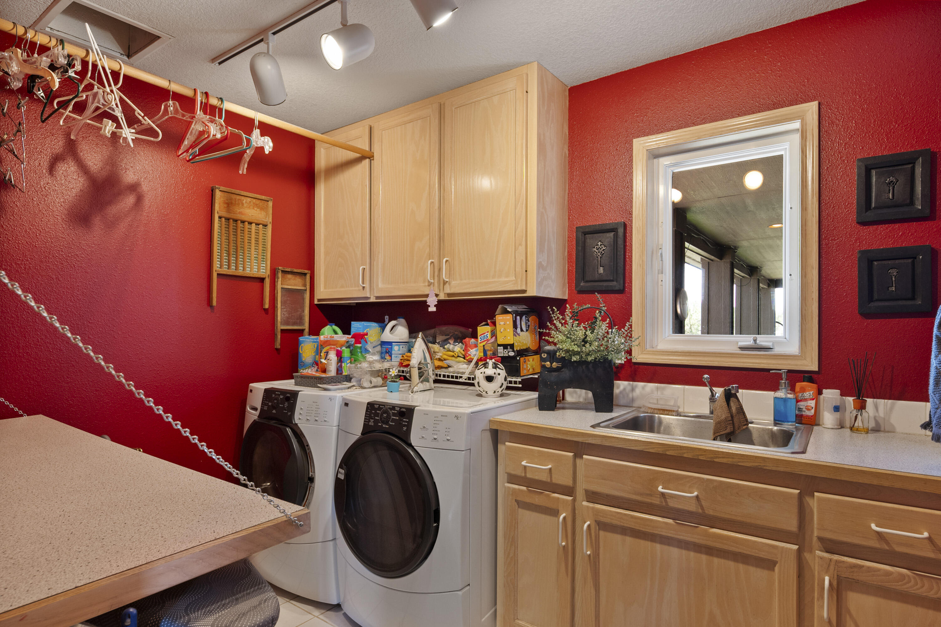 Powell Butte, Oregon, 97753, United States, 4 Bedrooms Bedrooms, ,3 BathroomsBathrooms,Residential,For Sale,1977407