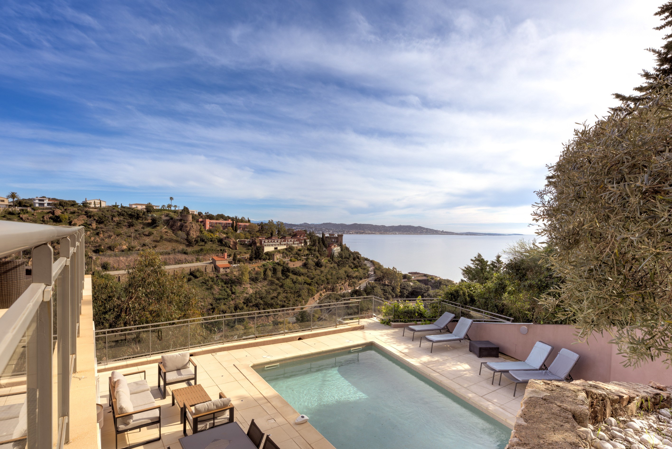  Théoule-sur-Mer Contemporary villa with panoramic sea views in a gated resident… - 物件實景
