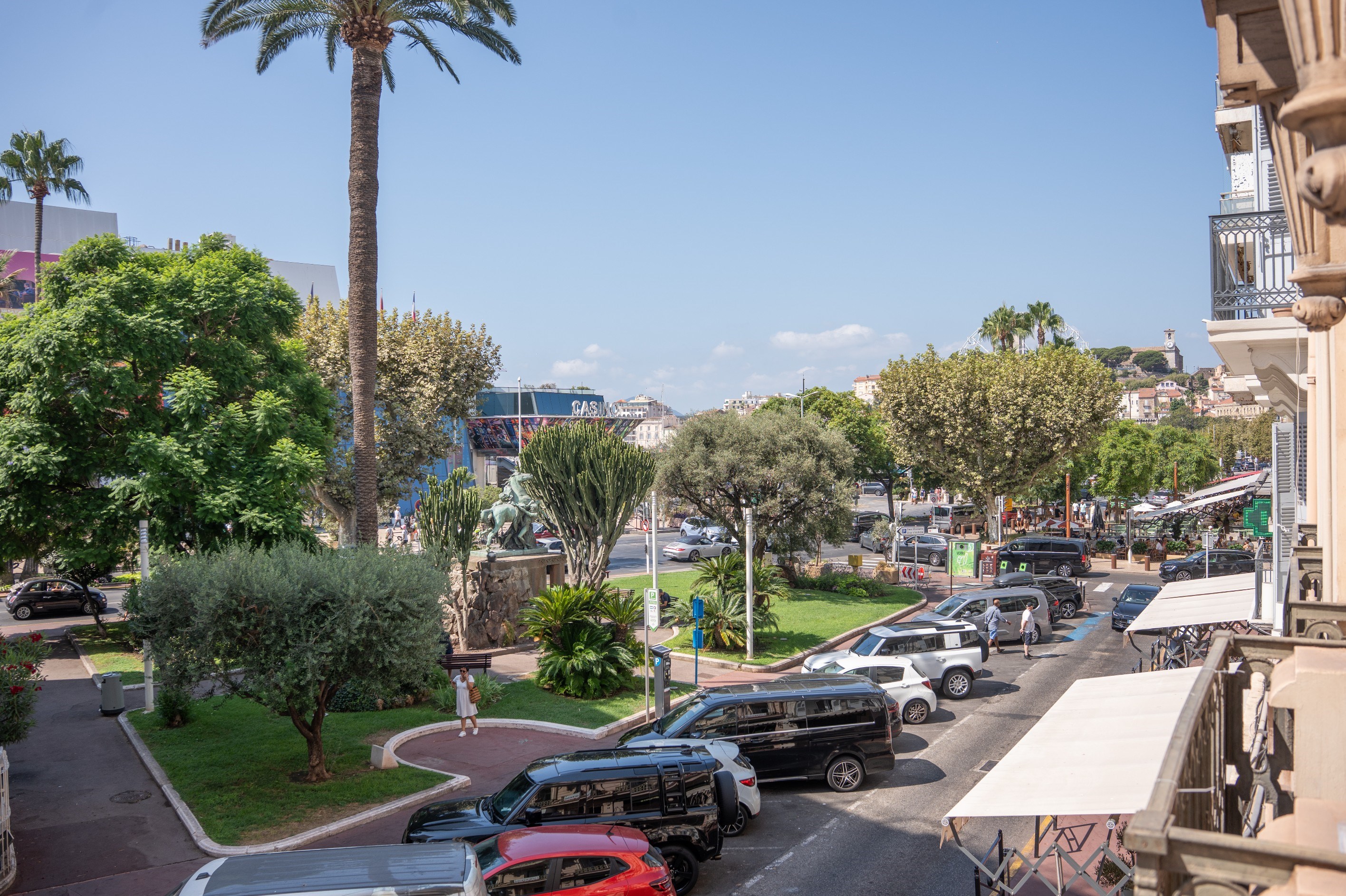  Renovated 87 sqm apartment with two suites opposite the Palais des Festivals in… - 物件實景