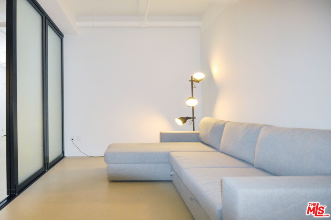 Los Angeles, California, 90014, United States, 1 Bedroom Bedrooms, ,1 BathroomBathrooms,Residential,For Sale,1777203