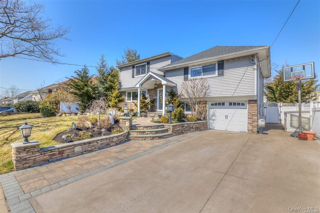 Oceanside, New York, 11572, United States, 3 Bedrooms Bedrooms, ,3 BathroomsBathrooms,Residential,For Sale,1995607