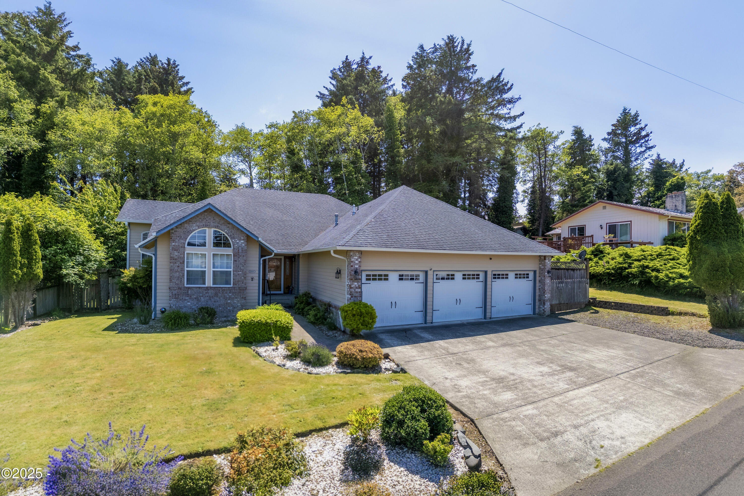 Lincoln City, Oregon, 97365, United States, 2 Bedrooms Bedrooms, ,2 BathroomsBathrooms,Residential,For Sale,1858189