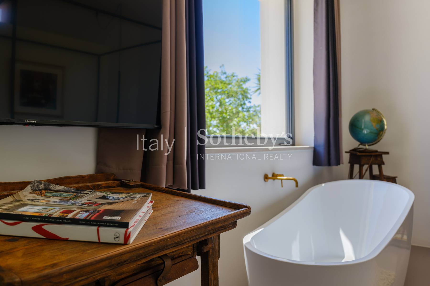 Authentic Trulli with Panoramic Ground in the Valle d