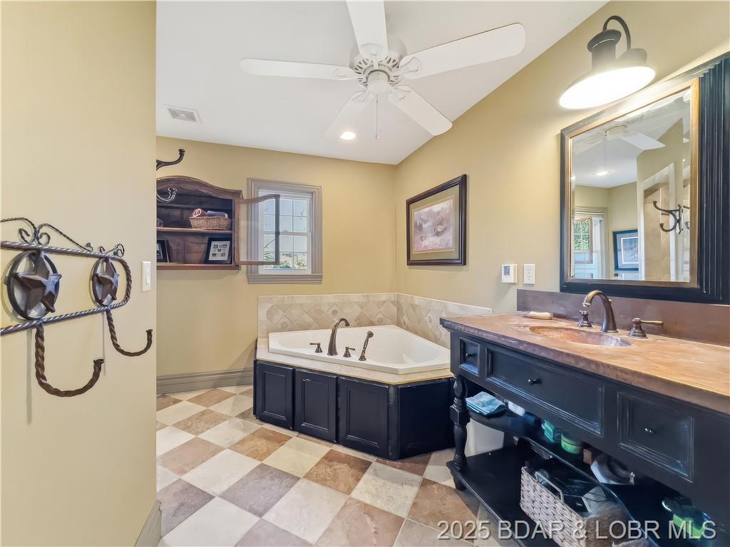 Camdenton, Missouri, 65020, United States, 4 Bedrooms Bedrooms, ,5 BathroomsBathrooms,Residential,For Sale,1989122