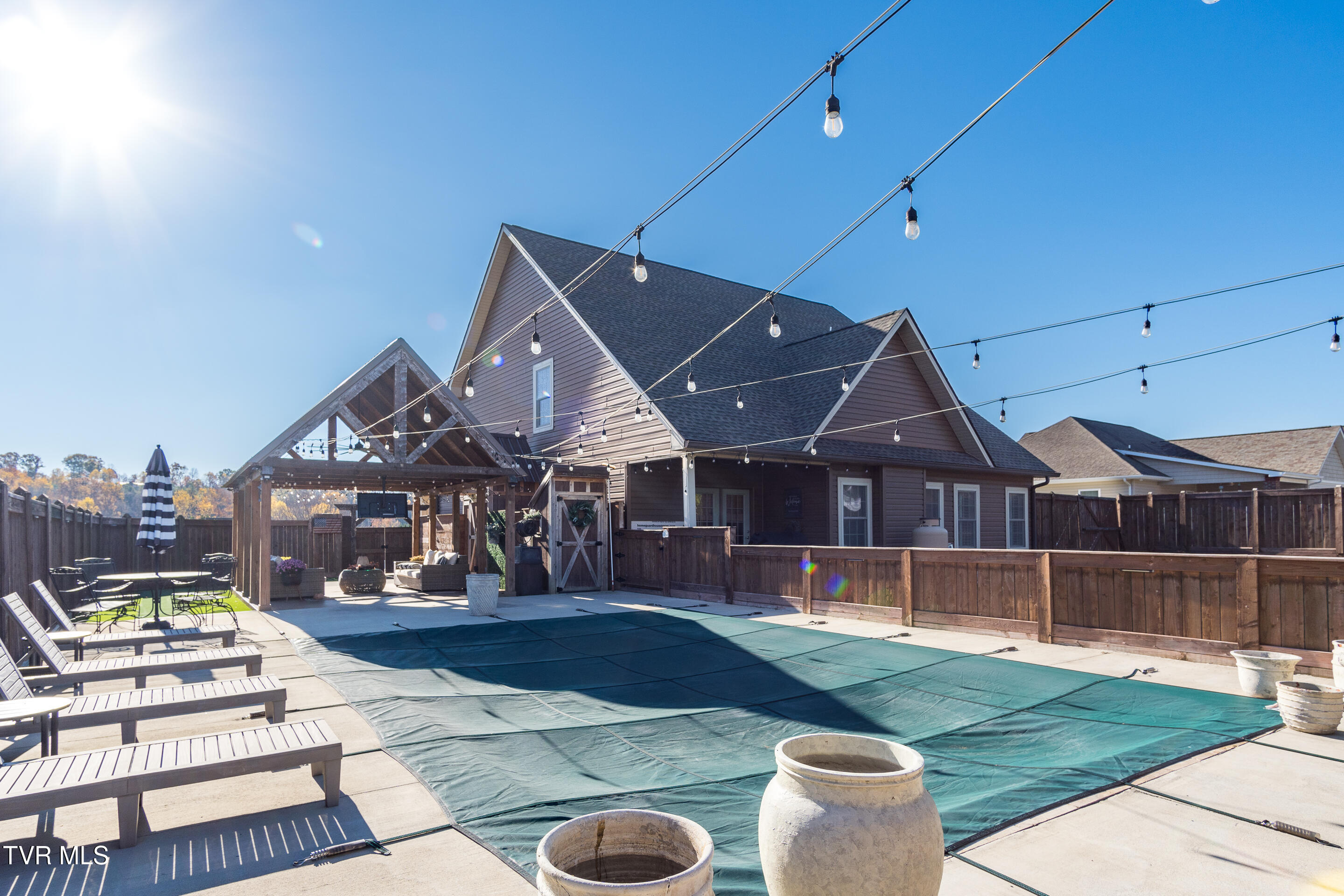 Piney Flats, Tennessee, 37686, United States, 4 Bedrooms Bedrooms, ,4 BathroomsBathrooms,Residential,For Sale,2005173