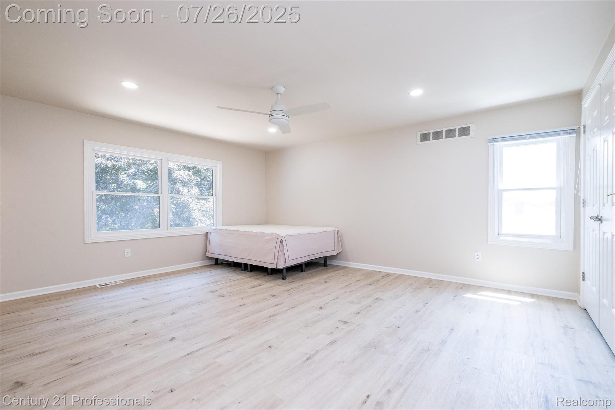 RochesterHills, Michigan, 48309, United States, 3 Bedrooms Bedrooms, ,4 BathroomsBathrooms,Residential,For Sale,1975031