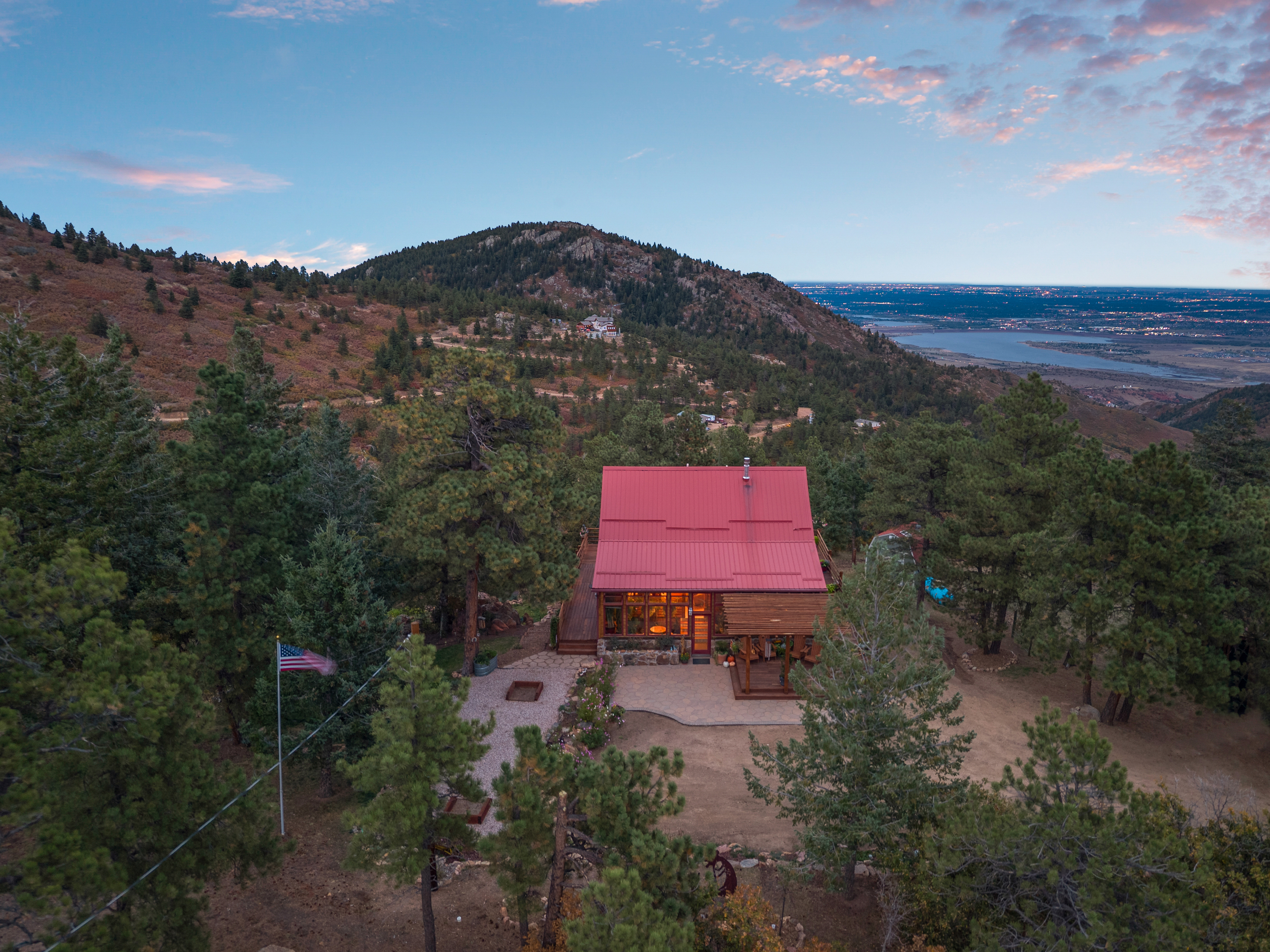  Chatfield Reservoir Log Home on Horse-Friendly 5 Acres with Wrap-Around Decks - 物件實景