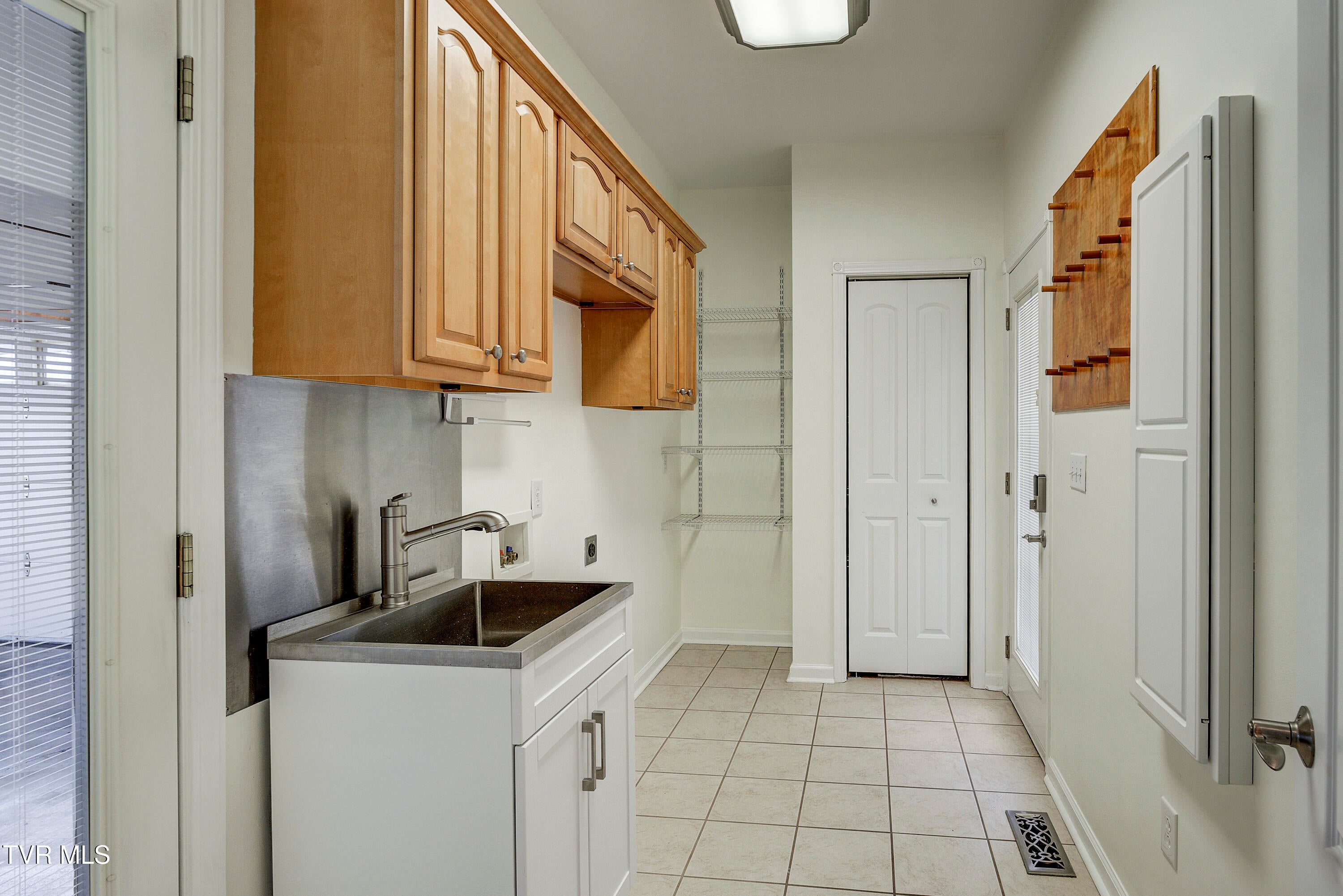 Bristol, Tennessee, 37620, United States, 4 Bedrooms Bedrooms, ,4 BathroomsBathrooms,Residential,For Sale,2001712