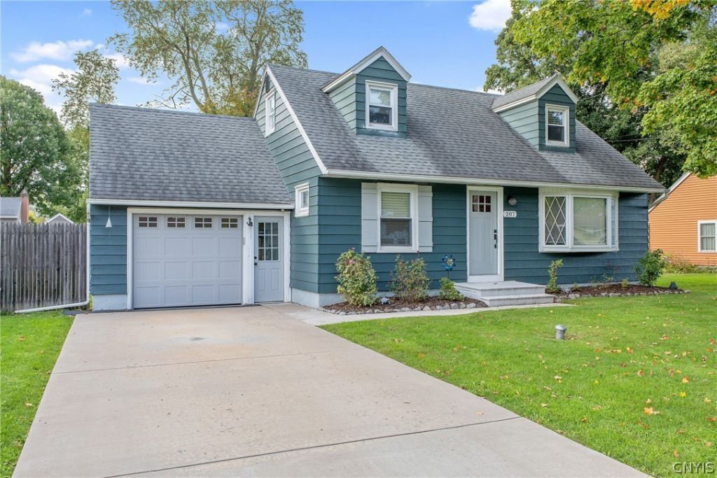 Juanita Dr, Liverpool, NY 13090