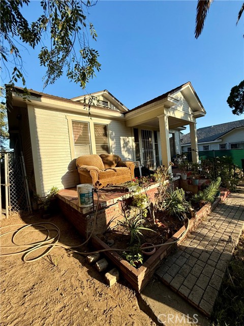 Los Angeles, California, 90023, United States, 2 Bedrooms Bedrooms, ,1 BathroomBathrooms,Residential,For Sale,1931664