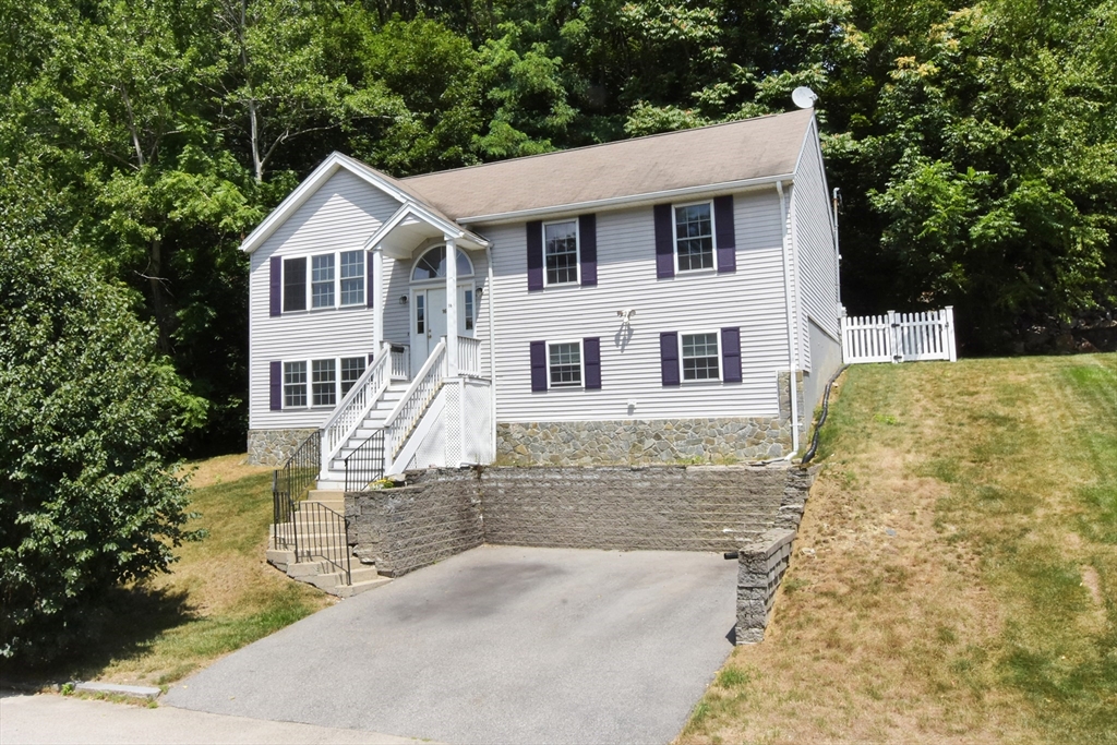 Worcester, Massachusetts, 01602, United States, 3 Bedrooms Bedrooms, ,2 BathroomsBathrooms,Residential,For Sale,1902037