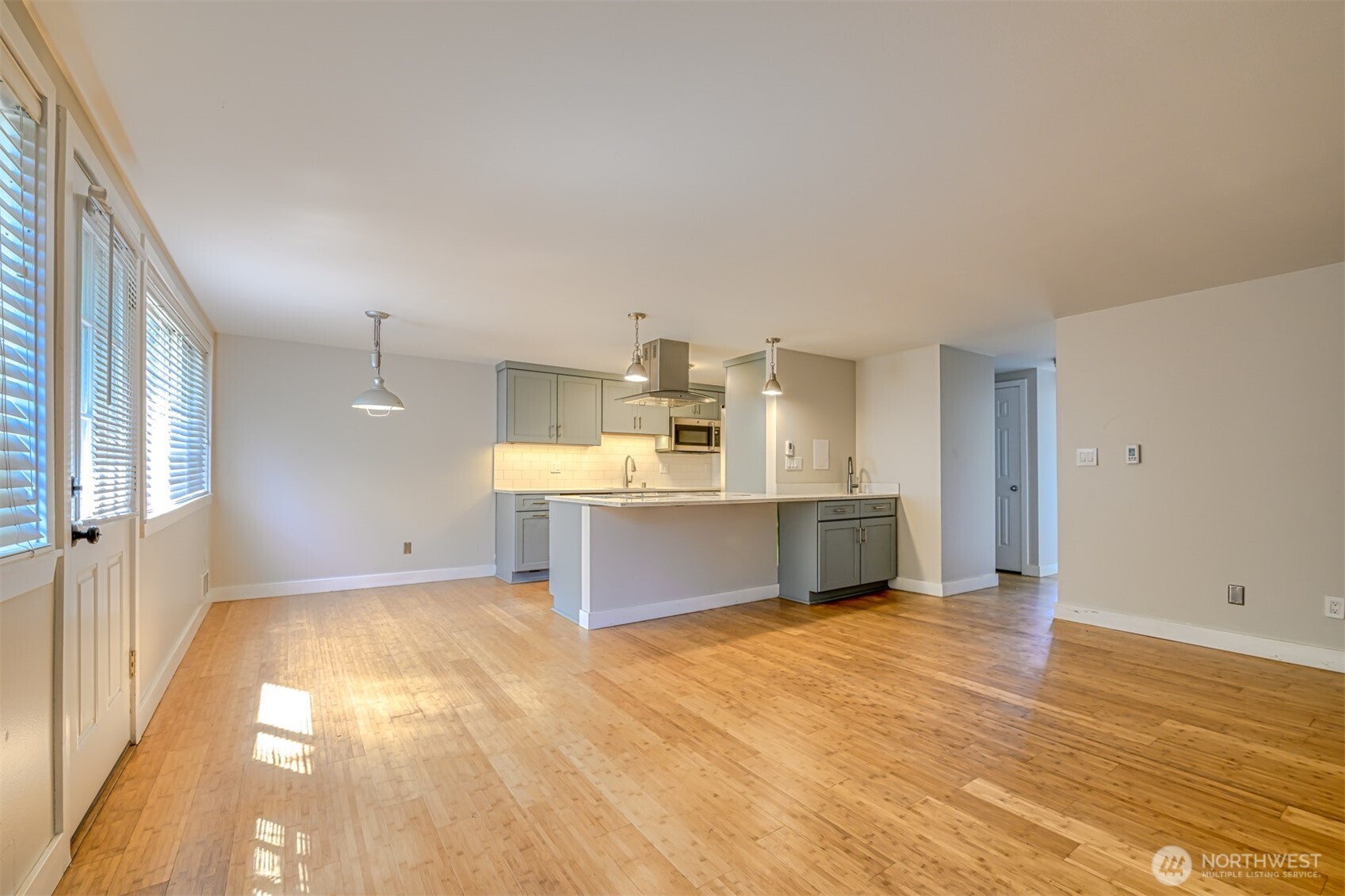 Redmond, Washington, 98052, United States, 2 Bedrooms Bedrooms, ,1 BathroomBathrooms,Residential,For Sale,1897825