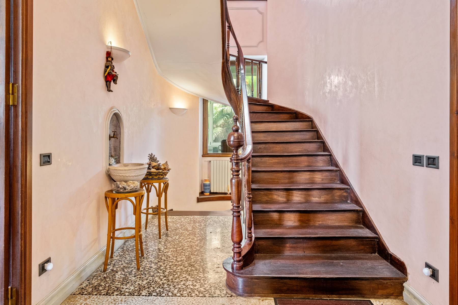 Luino, Varese, 21016, IT, 9 Bedrooms Bedrooms, ,10 BathroomsBathrooms,Residential,For Sale,1804075