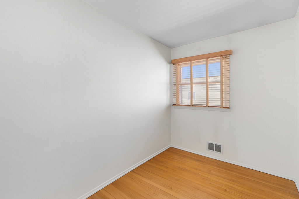 Howard, New York, 11414, United States, 4 Bedrooms Bedrooms, ,3 BathroomsBathrooms,Residential,For Sale,1975737