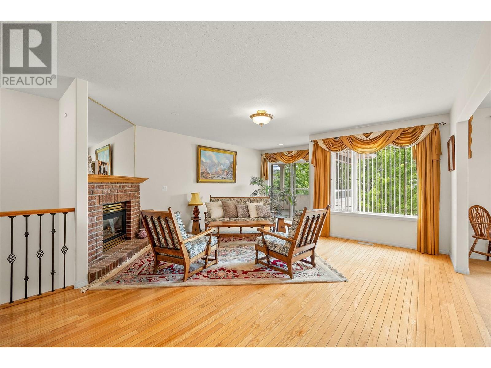 KELOWNA, British Columbia, V1V 1X3, CA, 4 Bedrooms Bedrooms, ,3 BathroomsBathrooms,Residential,For Sale,1876353
