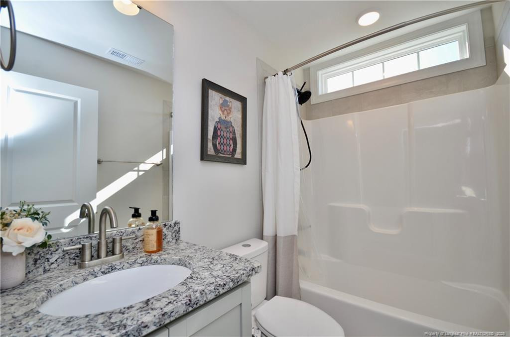 Spring Hope, North Carolina, 28390, United States, 5 Bedrooms Bedrooms, ,4 BathroomsBathrooms,Residential,For Sale,1993285