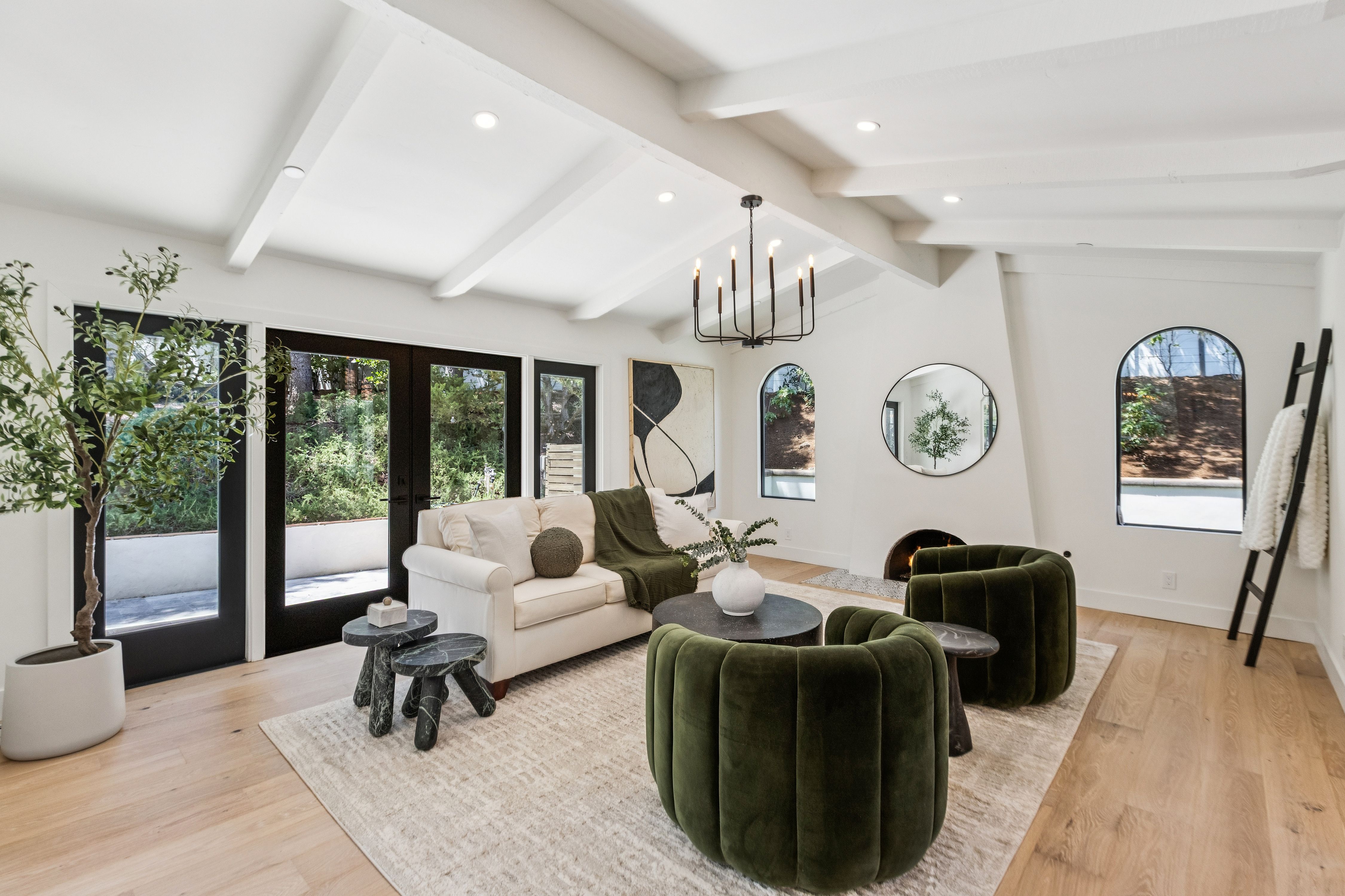  Private Gated Sanctuary With Expansive Outdoor Living - 物件實景