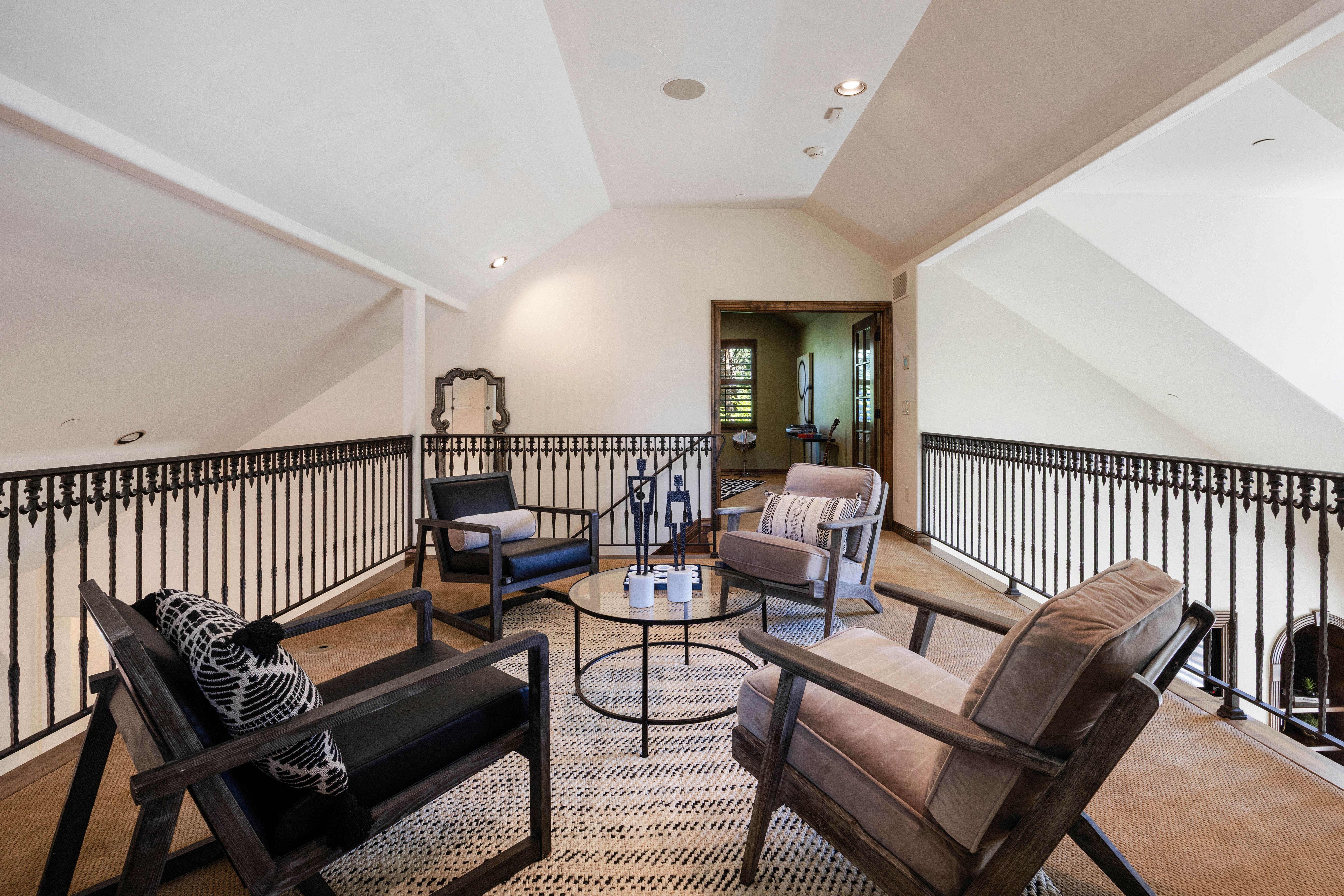  Set On Nearly One Acre In The Village At Castle Pines - 物件實景