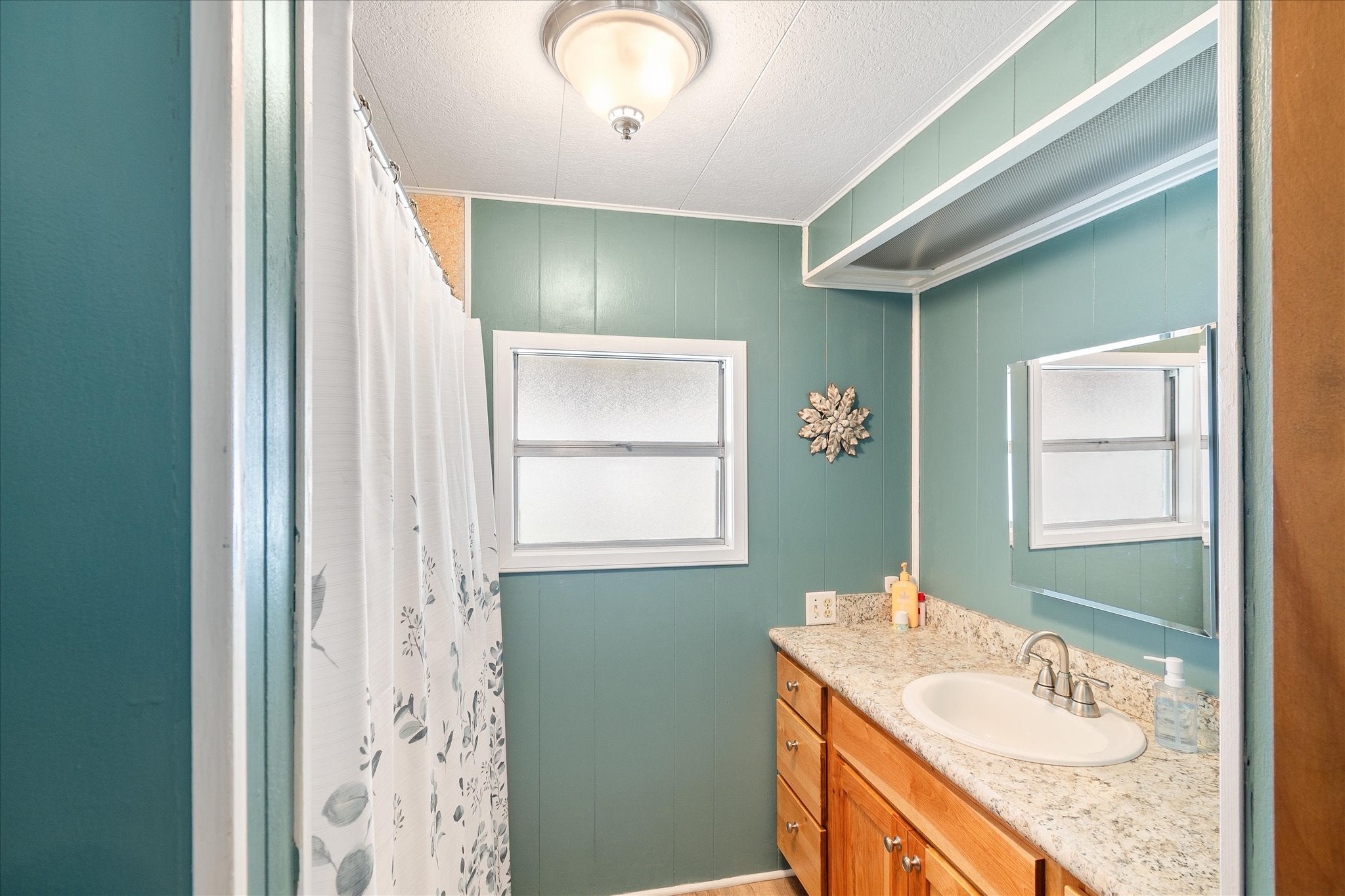 Helena, Montana, 59602, United States, 3 Bedrooms Bedrooms, ,2 BathroomsBathrooms,Residential,For Sale,1898450