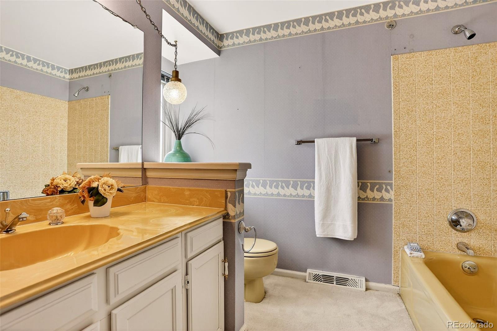 Westminster, Colorado, 80031, United States, 5 Bedrooms Bedrooms, ,1 BathroomBathrooms,Residential,For Sale,1988958