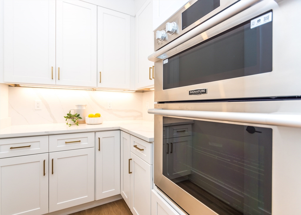 Waltham, Massachusetts, 02452, United States, 6 Bedrooms Bedrooms, ,4 BathroomsBathrooms,Residential,For Sale,1891361