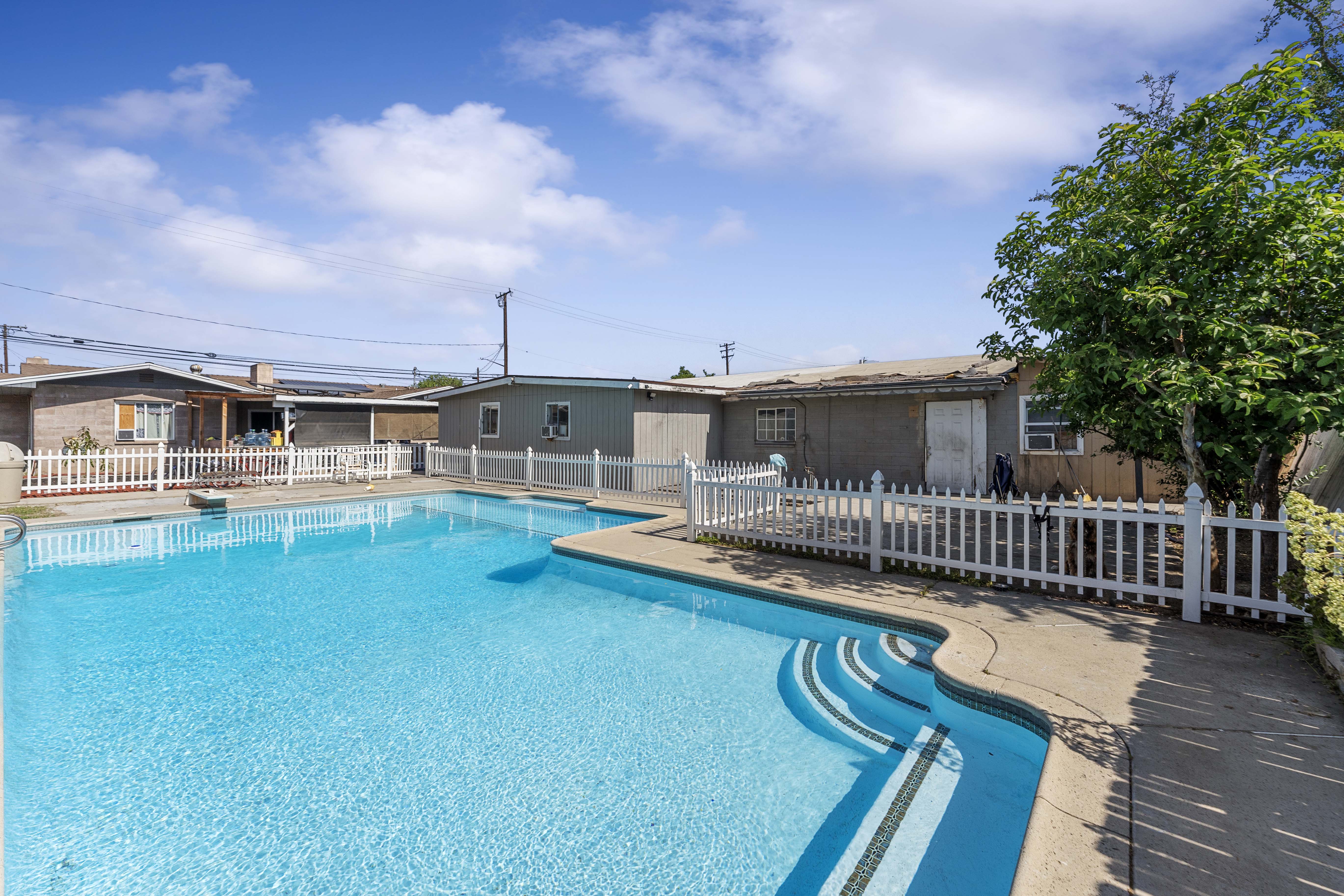 Baldwin Park, California, 91706, United States, 3 Bedrooms Bedrooms, ,2 BathroomsBathrooms,Residential,For Sale,1929080