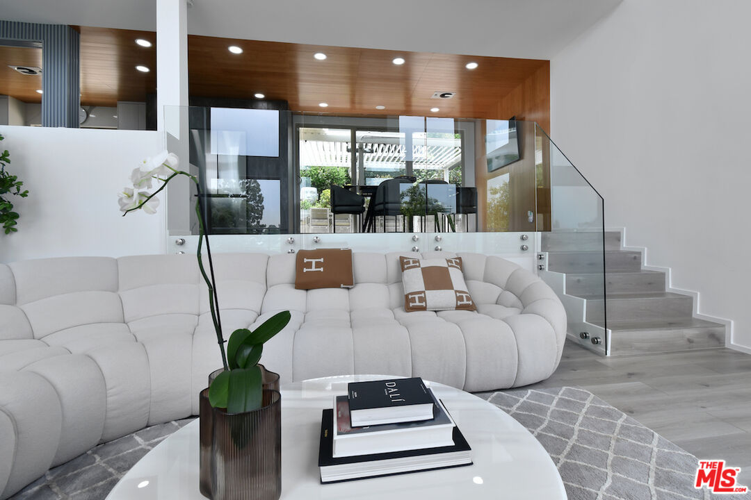 Sherman Oaks, California, 91403, United States, 4 Bedrooms Bedrooms, ,4 BathroomsBathrooms,Residential,For Sale,1794454