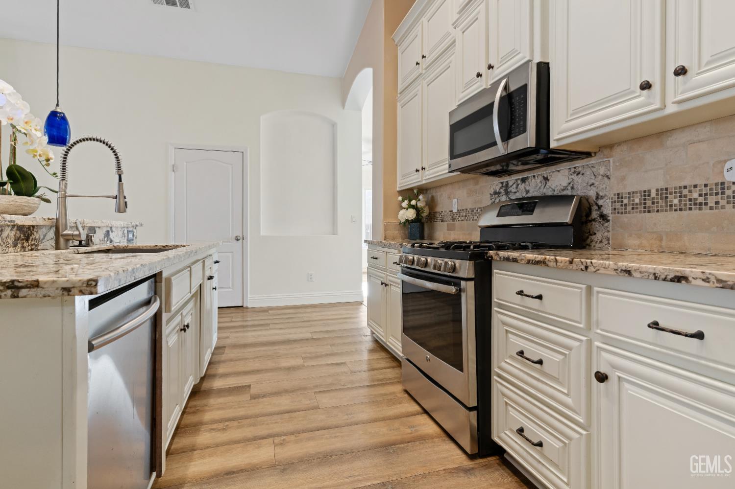 Bakersfield, California, 93311, United States, 5 Bedrooms Bedrooms, ,2 BathroomsBathrooms,Residential,For Sale,1949129