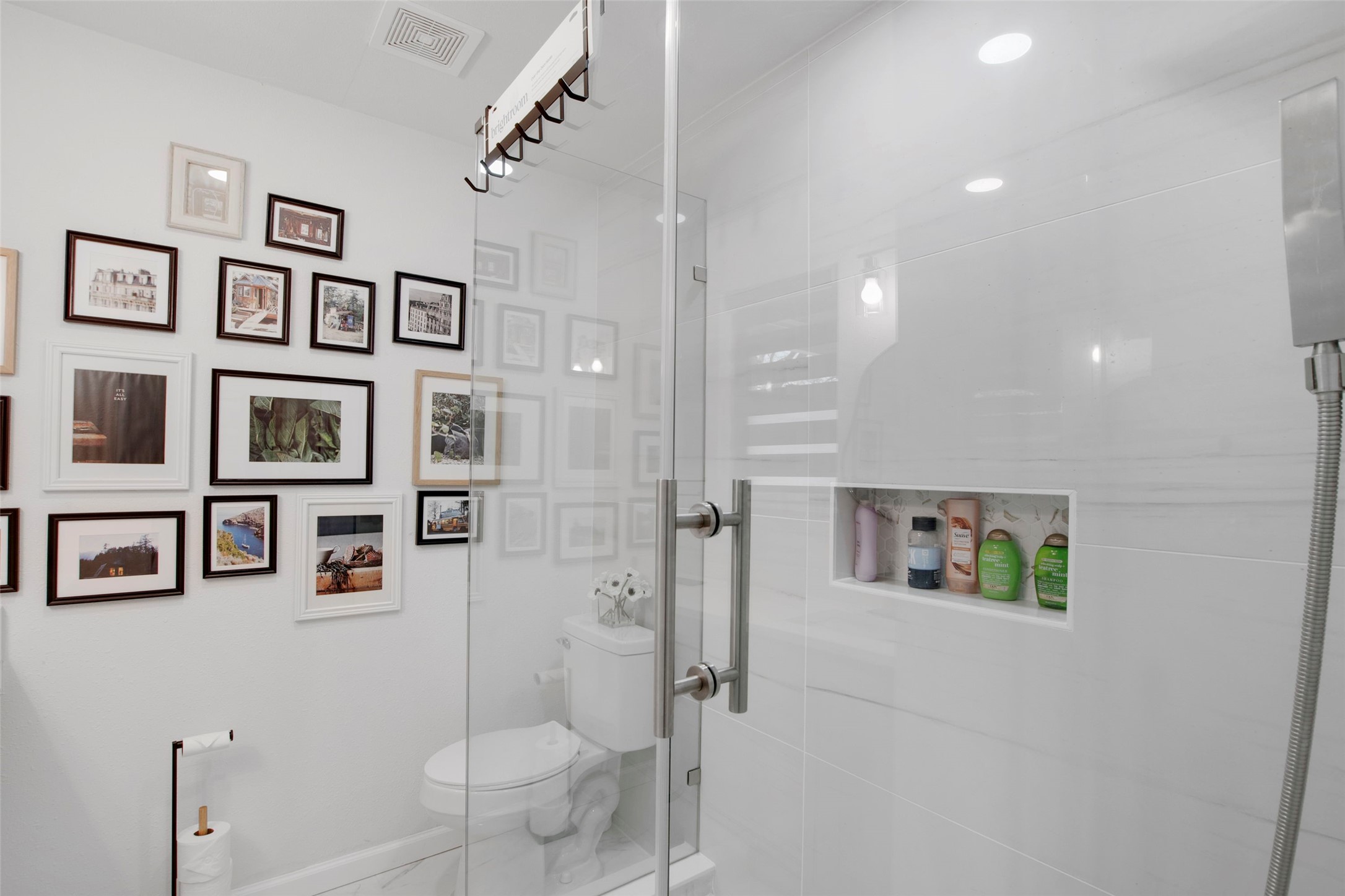 Dalworthington Gardens, Texas, 76016, United States, 3 Bedrooms Bedrooms, ,3 BathroomsBathrooms,Residential,For Sale,1722387