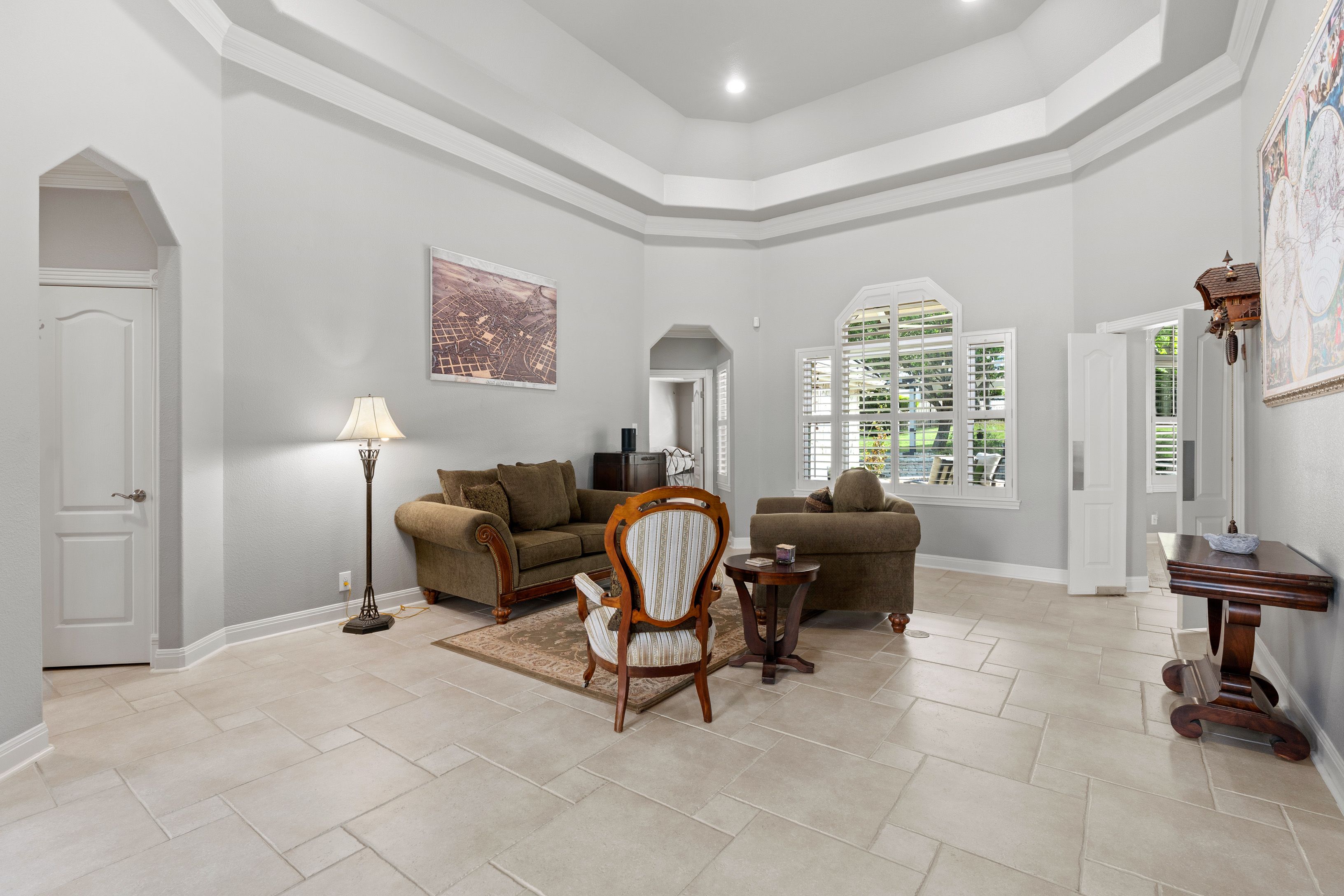  Spacious Estate with Poolside Views - 物件實景