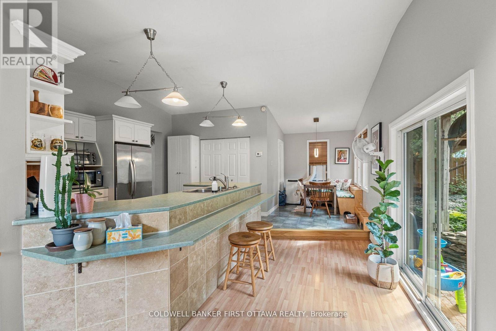 OTTAWA, Ontario, K2B 6Y5, CA, 3 Bedrooms Bedrooms, ,2 BathroomsBathrooms,Residential,For Sale,1903613
