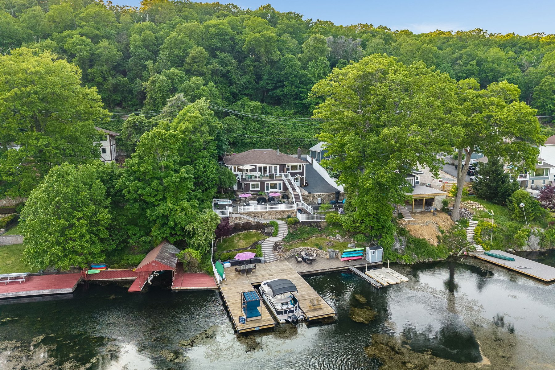  ELITE NO-WAKE Lakefront Estate : Main-Level Living, Terraced Yard & docks - 物件實景