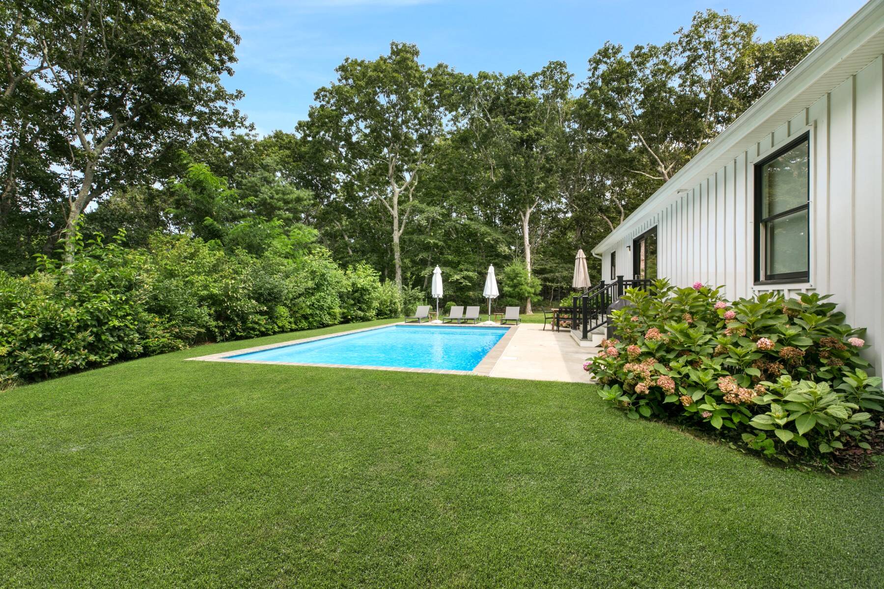  Turnkey East Hampton Home with Heated Pool - 物件實景