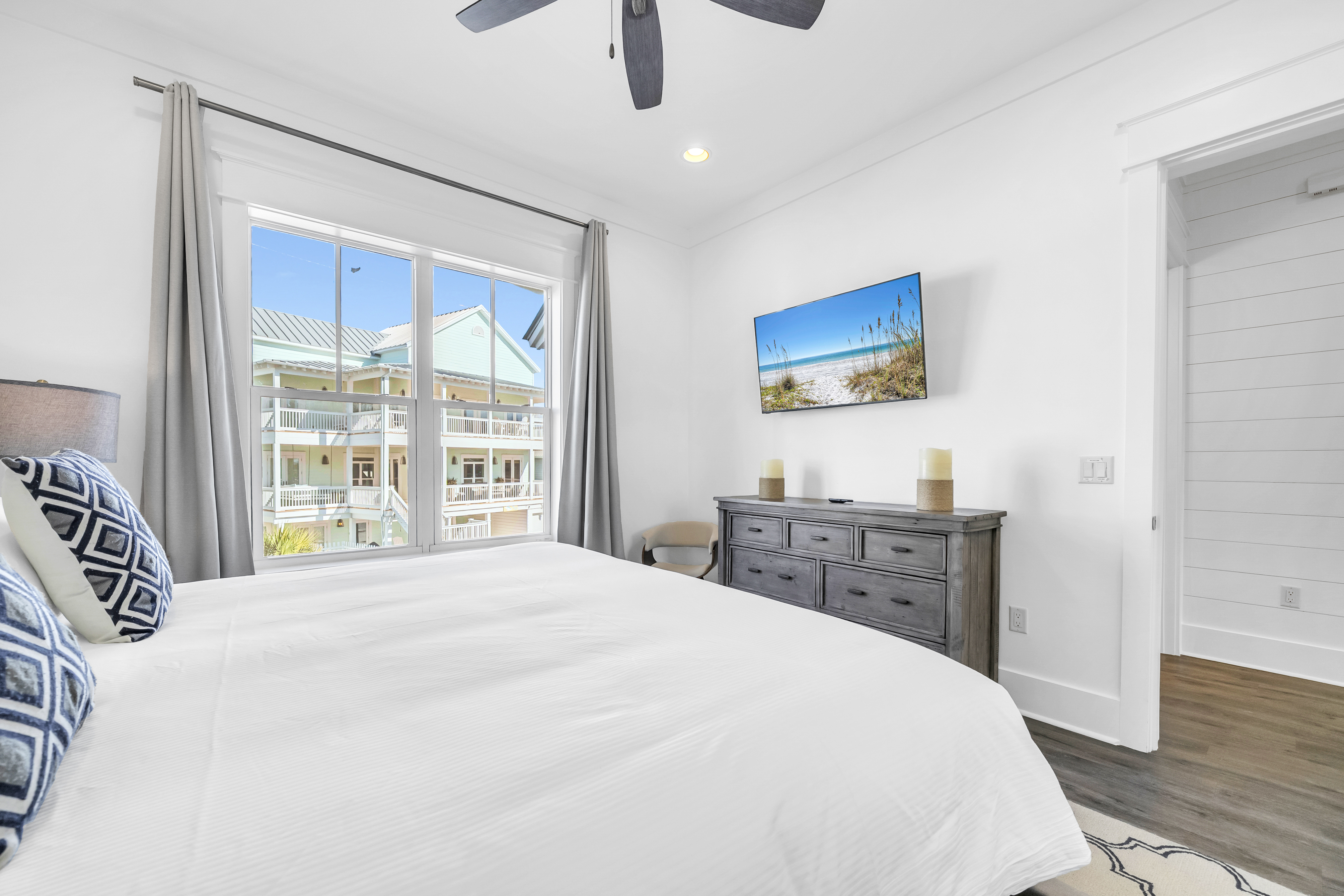  Iconic Grayton Beachfront Retreat with Elevator, Pool & Ample Parking - 物件實景