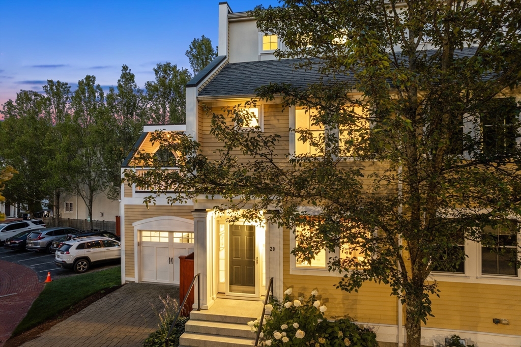 Newburyport, Massachusetts, 01950, United States, 3 Bedrooms Bedrooms, ,3 BathroomsBathrooms,Residential,For Sale,1918140