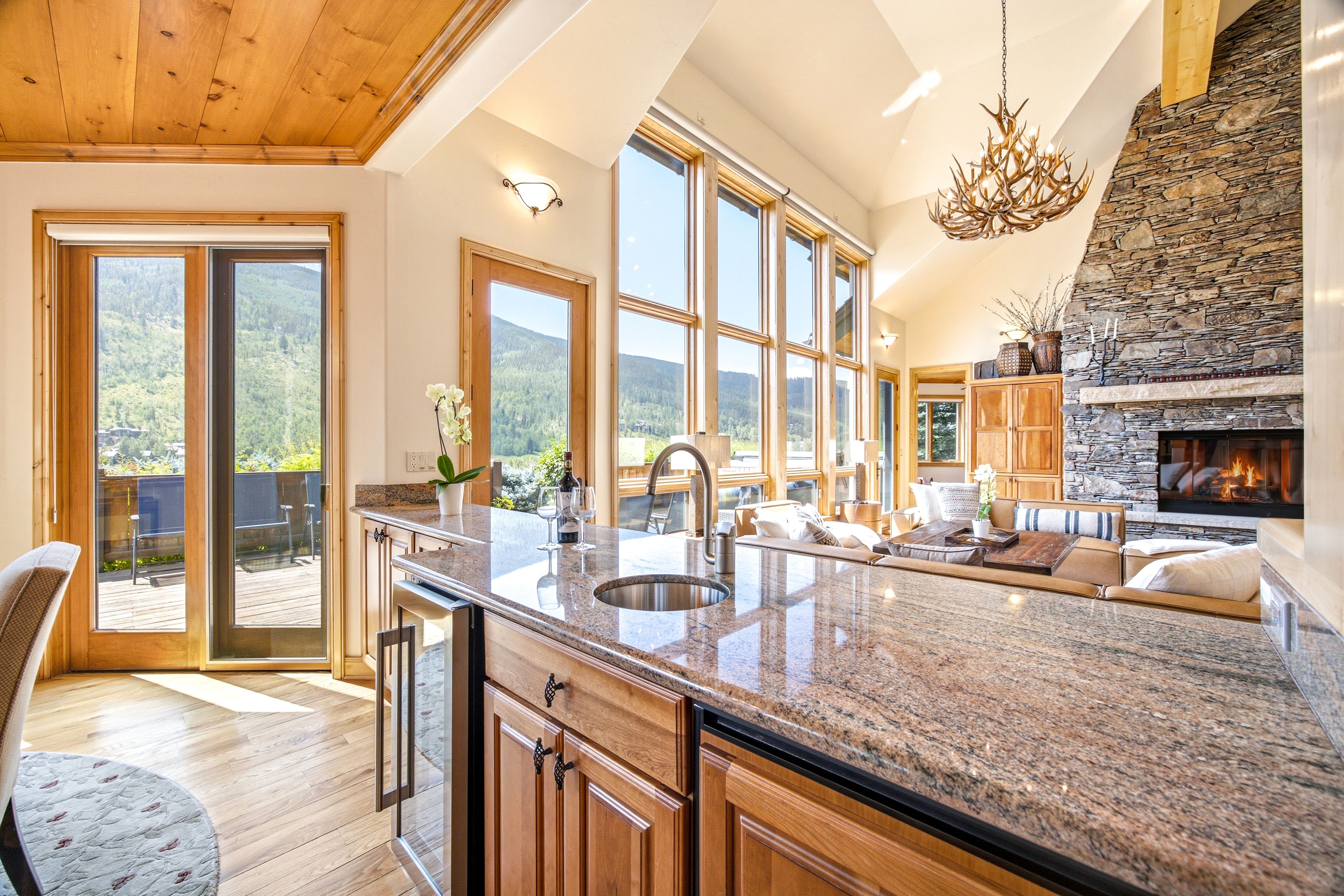  Custom-built, Single-family Home in the Exclusive Grand Traverse Neighborhood - 物件實景