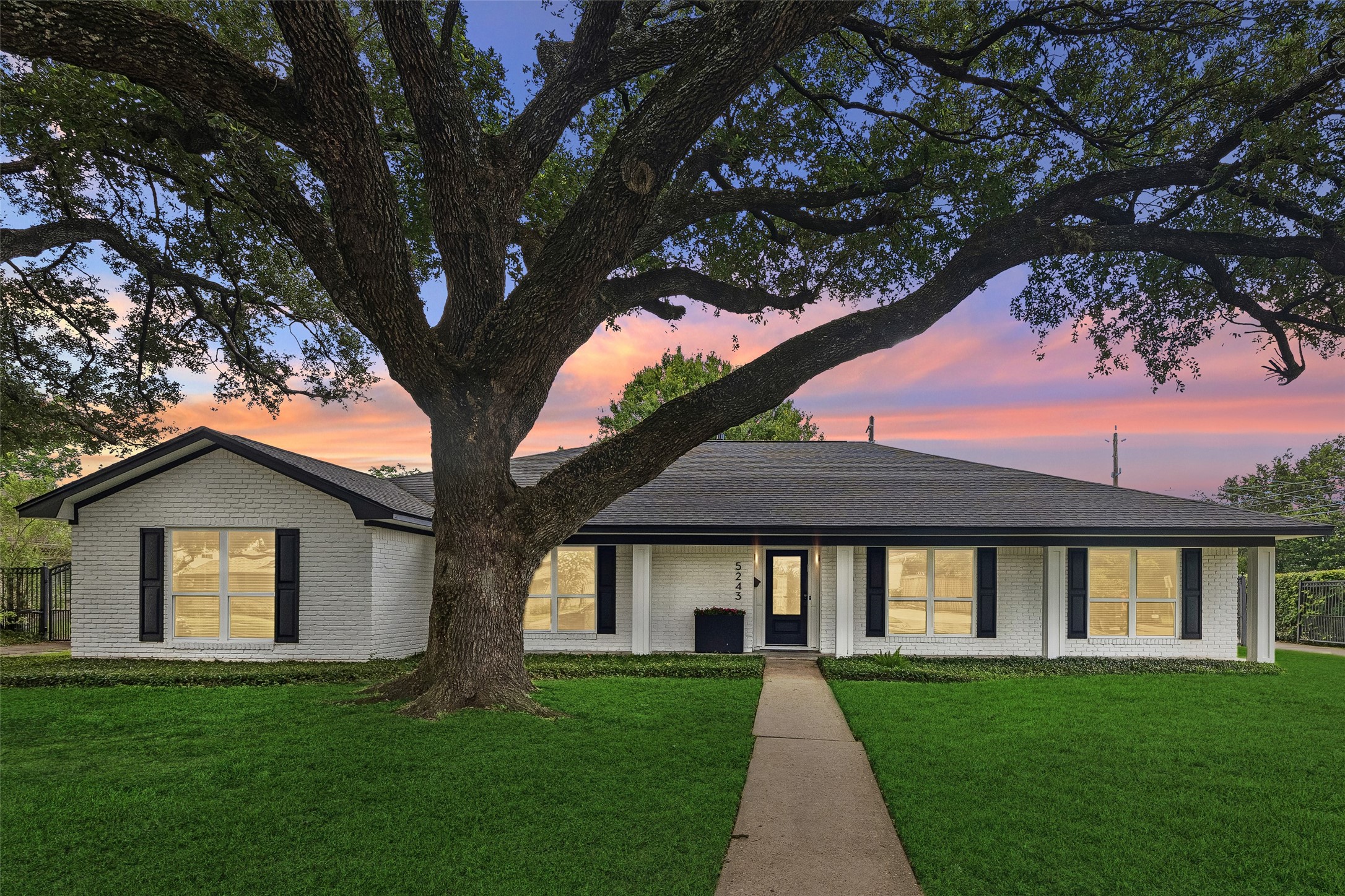  5243 Caversham Drive - 物件實景